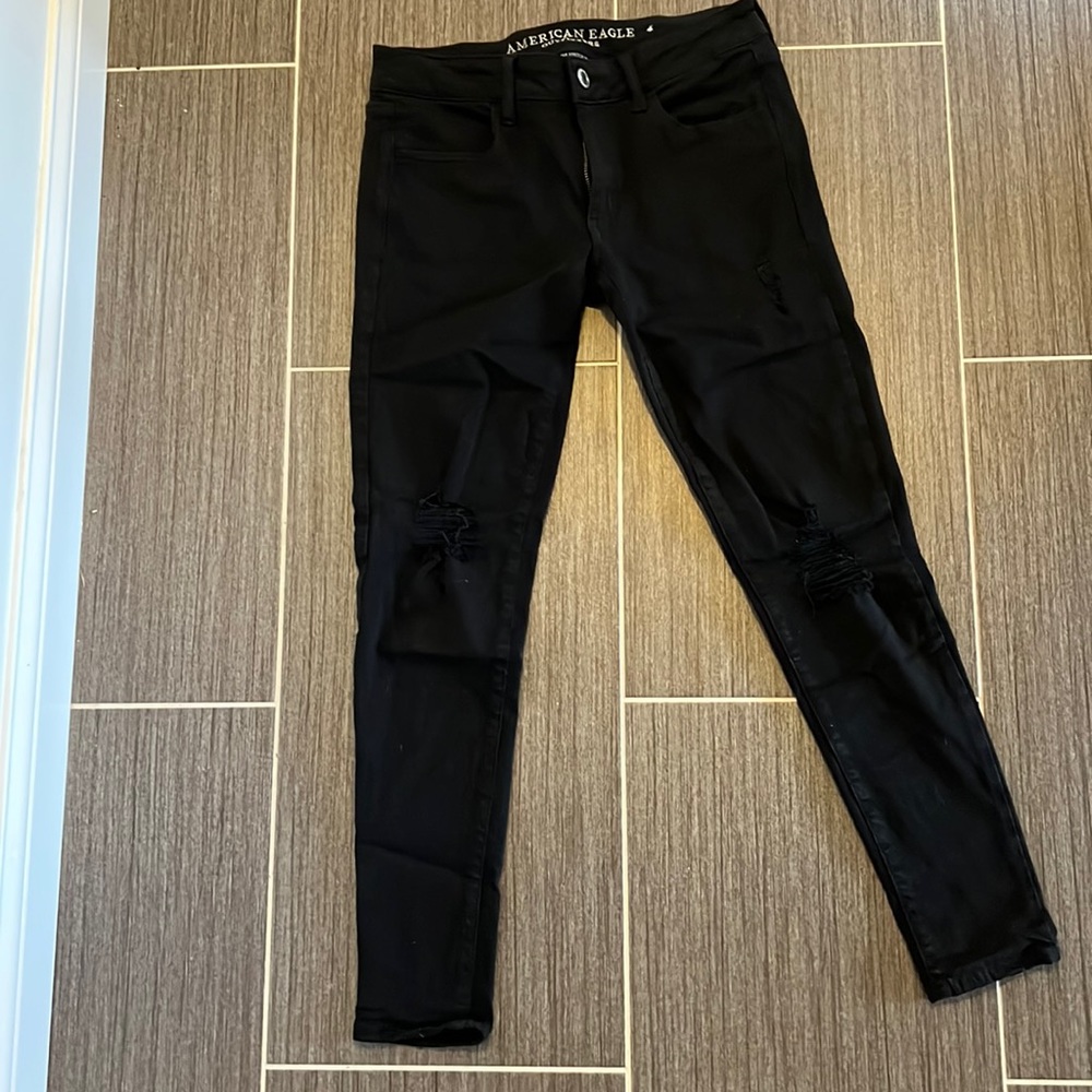 Black skinny jeans with rips in the knee